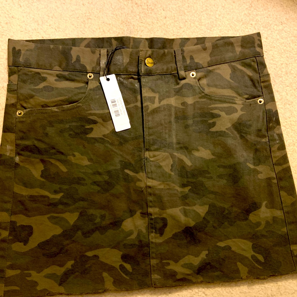 Woman’s camo skirt new with tags
